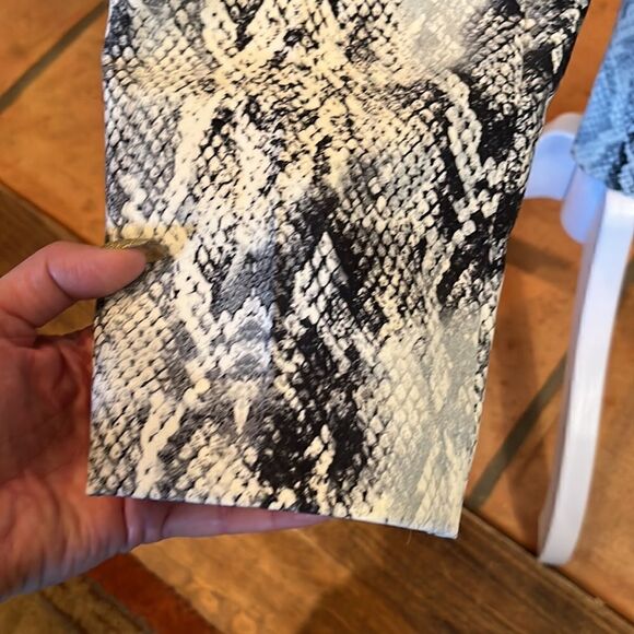 Zara, black and white snakeskin print tapered pants, M! - Picture 4 of 9